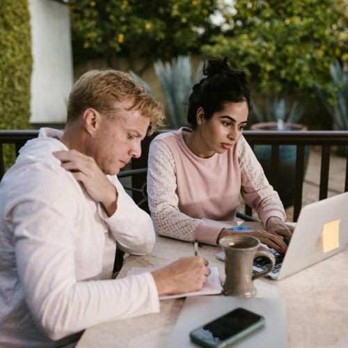 Créer une société avec son conjoint : les règles à suivre